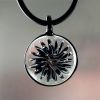 Pendentif en verre "Implosion" noir et blanc - Adrian Colin